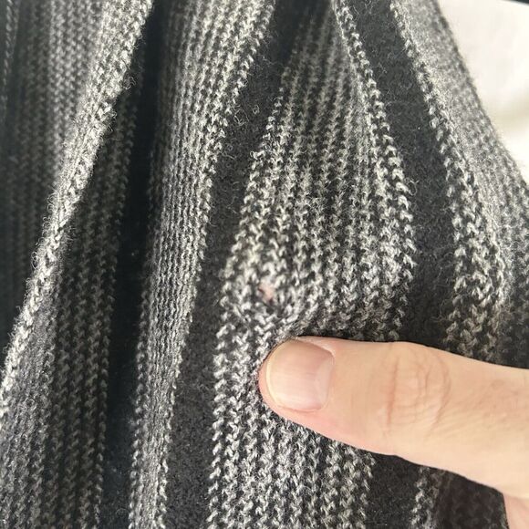 Gap Merino Wool Scarf Unisex Black Grey Striped 75" Long 8.5" Wide Holes - Picture 8 of 8